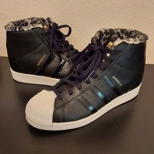 🌺 NEAR NEW Adidas Superstar Sherpa Lined High Top Sneakers/Boots
